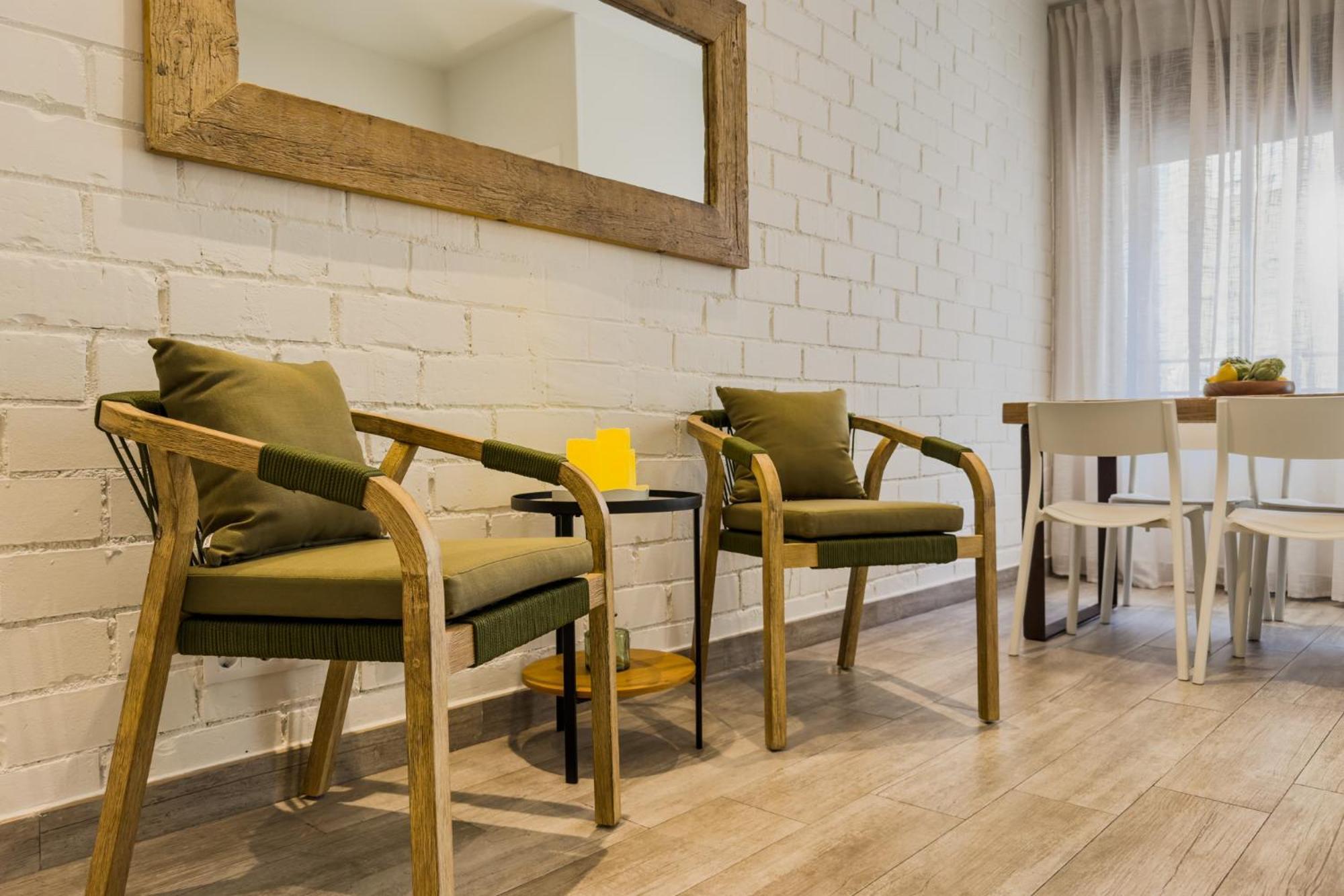 Novus Homes Barcelona Santa Eulalia L'Hospitalet de Llobregat Esterno foto